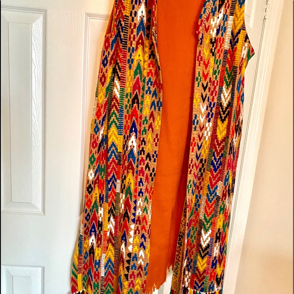 Handwork sleeveless cape